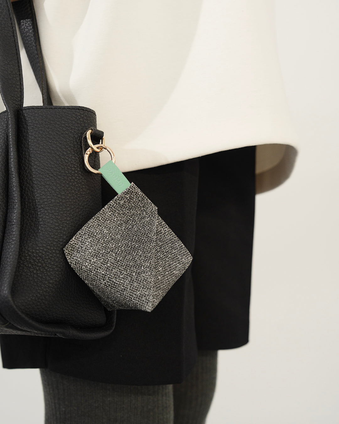 PACMO  CHARM  black