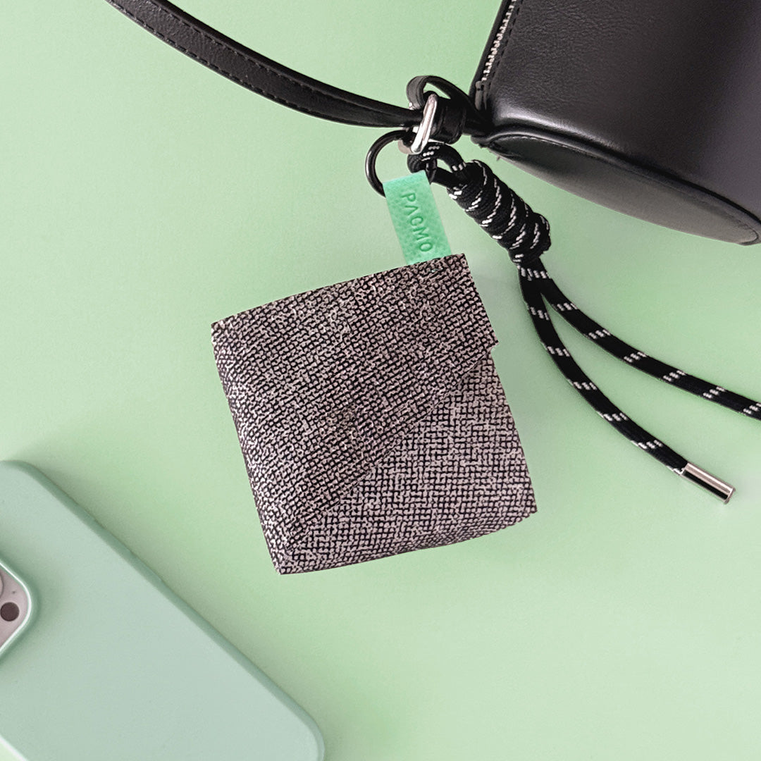 PACMO  CHARM  black